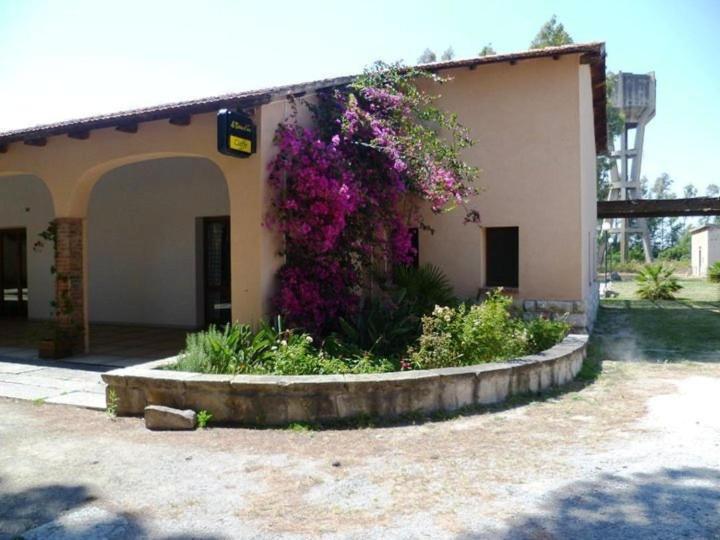Agriturismo Agrifoglio San Giovanni Suèrgiu Eksteriør bilde